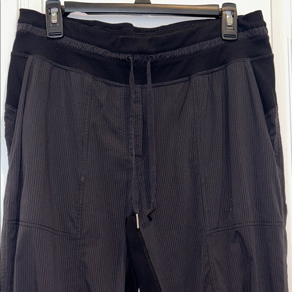 Lululemon Women’s Dance Studio Mid-Rise Crop 25", Size 10 - Picture 6 of 16